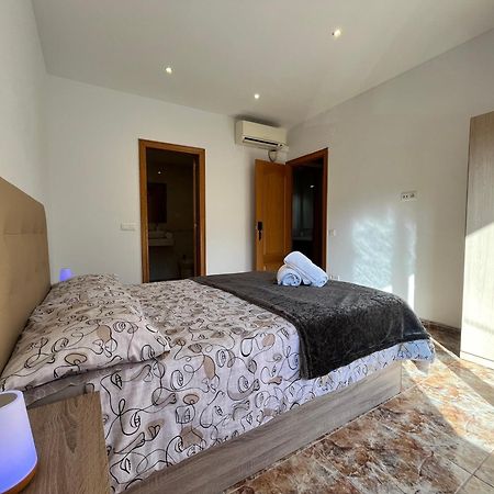 Amplio Apartamento, 5 Camas Sant Esteve Sesrovires Exterior photo