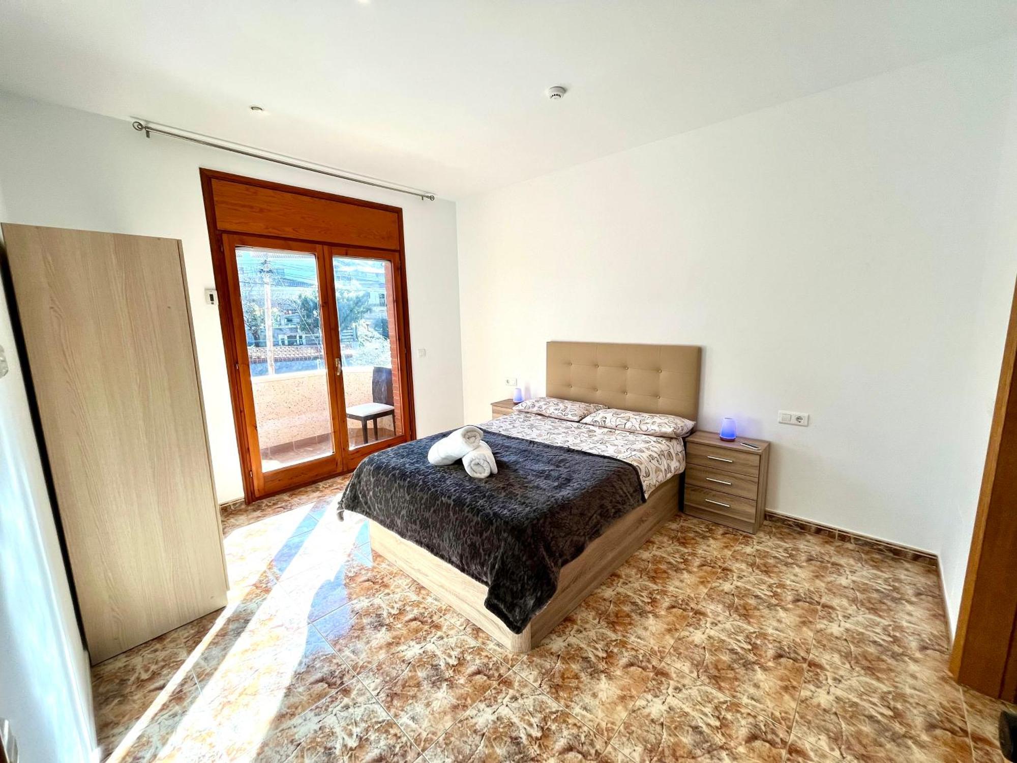 Amplio Apartamento, 5 Camas Sant Esteve Sesrovires Exterior photo