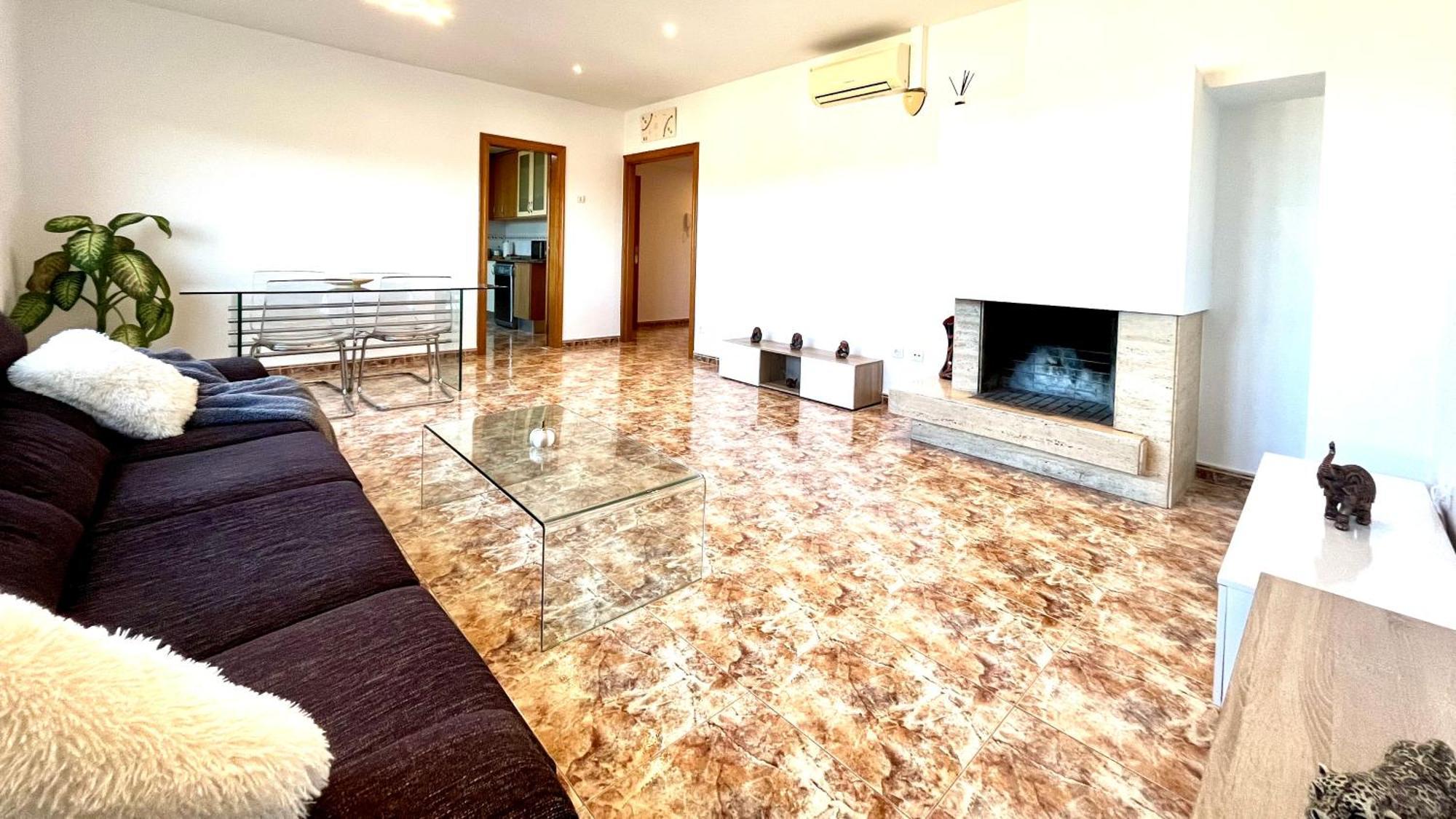 Amplio Apartamento, 5 Camas Sant Esteve Sesrovires Exterior photo